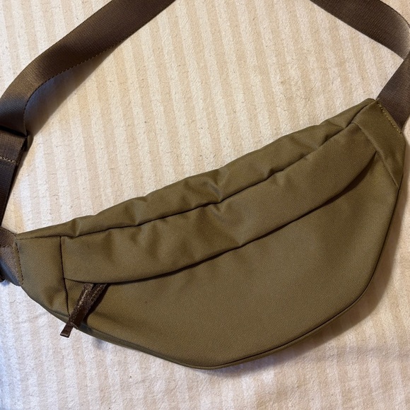 Everlane The Renew Transit Fanny Pack Nutria / Beech Green Color - Picture 9 of 9